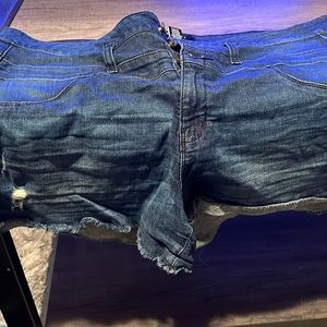 Cute Shorts. Refuge. Size 16